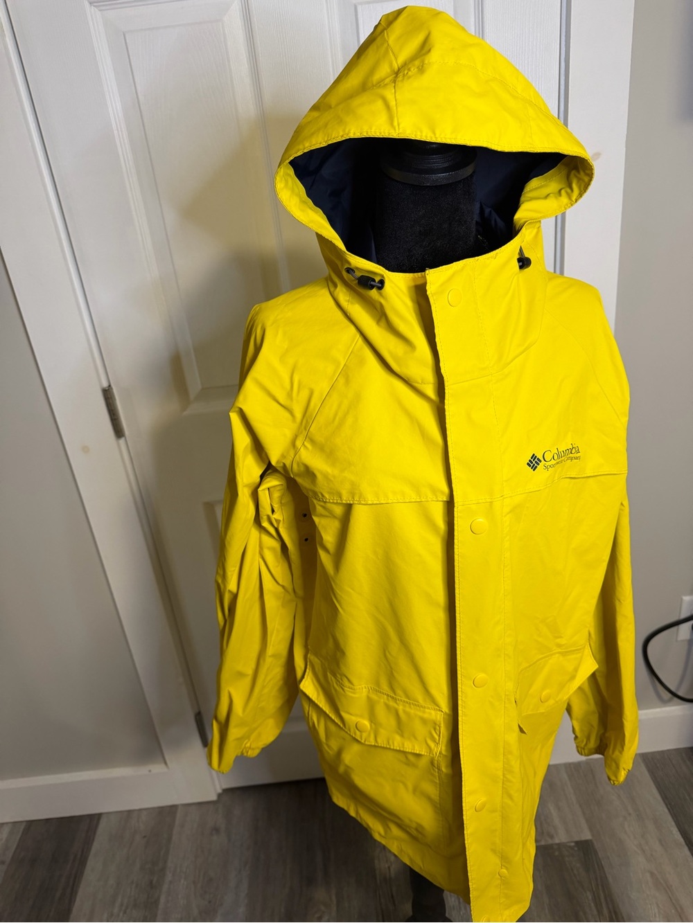 Columbia Vintage Yellow Hooded Rain Jacket Men’s Small RM3120